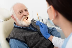 ایمپلنت‌ دندان در دوران سالمندی