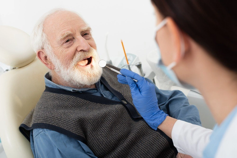 ایمپلنت‌ دندان در دوران سالمندی